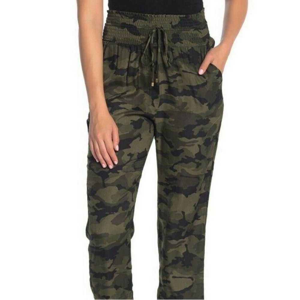 WAYF Pull On Camo Pants - High Waisted